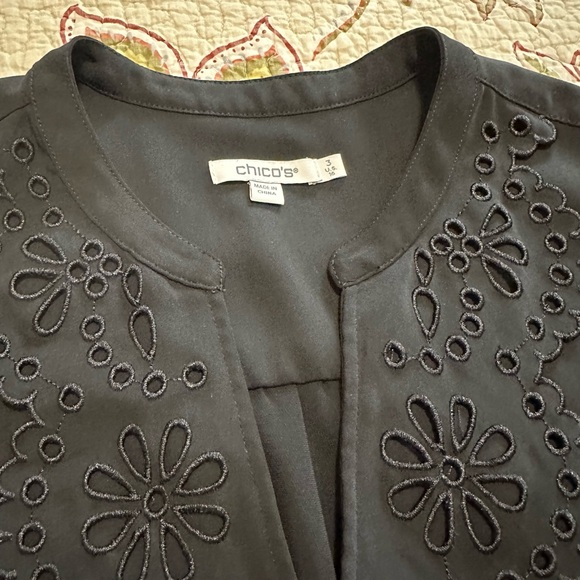 ☀️ CHICO’S Satin Eyelet Popover Blouse - Picture 10 of 15